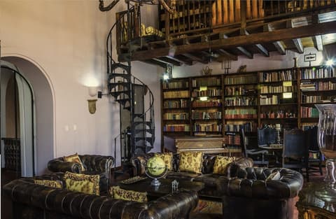 Casa Cordoba Estrella, Library