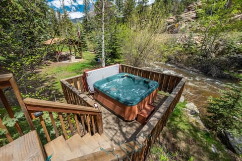 Ponderosa Lodge, Outdoor spa tub