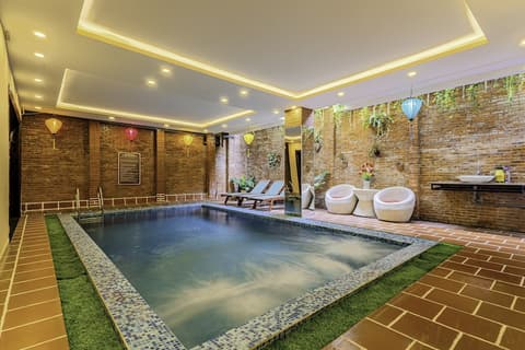 Golden River Hotel, Pool