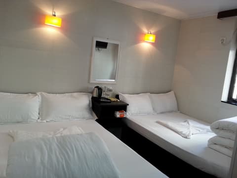 Joyous Guest House, Room