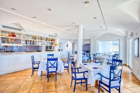 Hotel Cetus, Restaurant