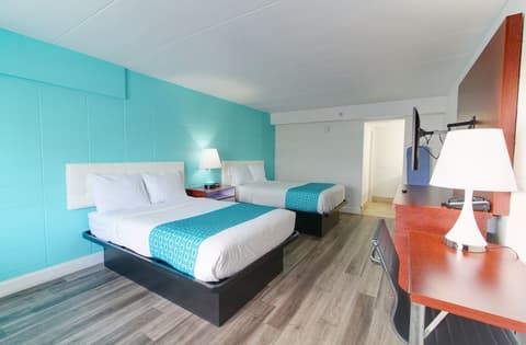 Howard Johnson by Wyndham Virginia Beach At The Beach, Room