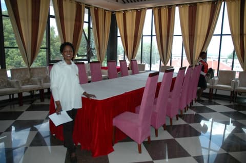 Golden Chopstick Hotel, Dining