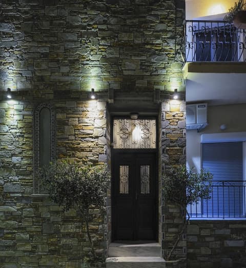 Skianthion, Property grounds