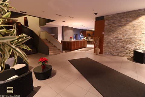 Hotel Slisko, Interior entrance