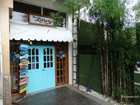 Panda Tea Garden Suites, 