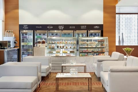 Hyatt Place Dubai Baniyas Square, Lobby