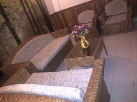 Ouaga Beach Hotel, Lobby