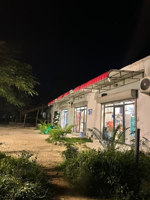 zanzllywood hotel and apartments, Pro shop