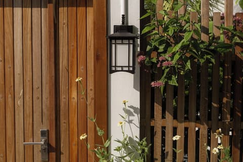 Oasis Dhigurah, Front of property