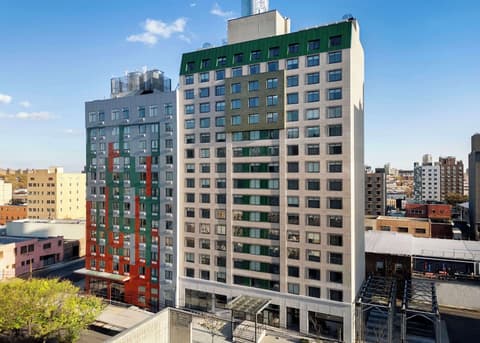 DoubleTree by Hilton Long Island City, NY, Exterior