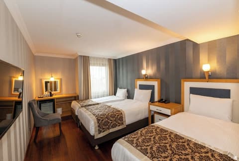 Crestium Hotel Premium Square, Room