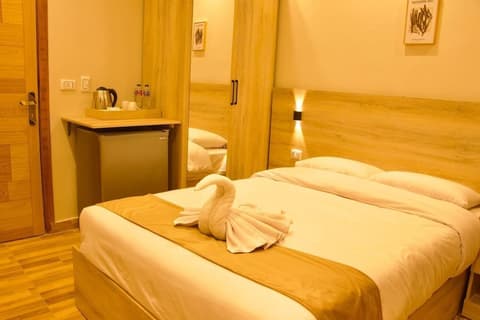 Pyramids On The Spot View, Room