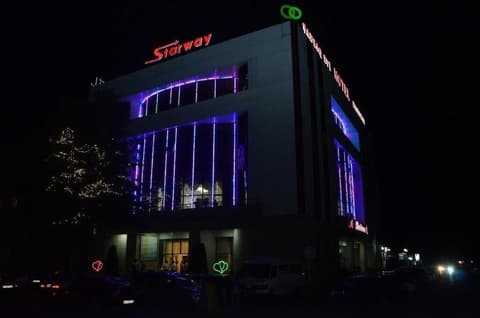 Starway Hotel, Exterior