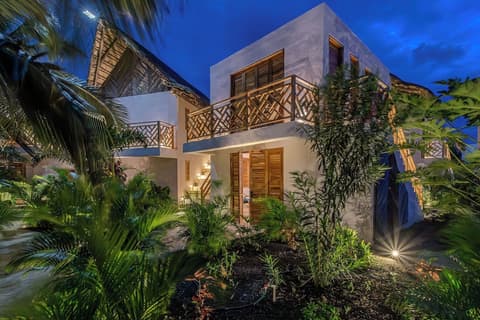 Soy Local Islawa, Interior