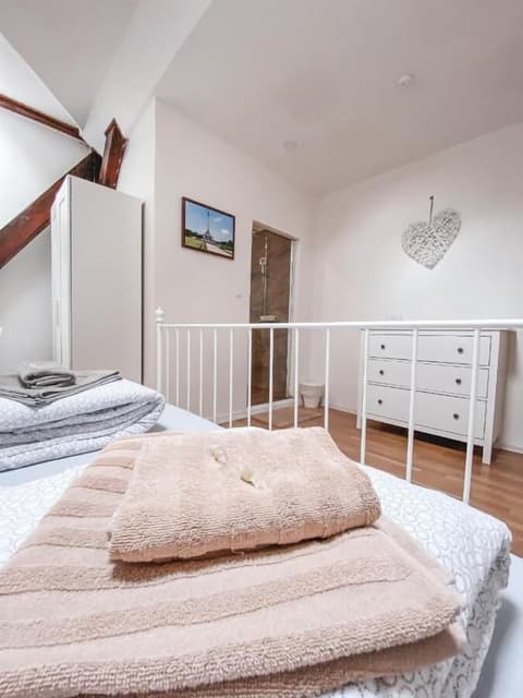 Blue Lotus Apartments, Room