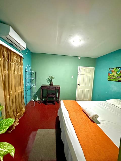 Green Hostel, Room