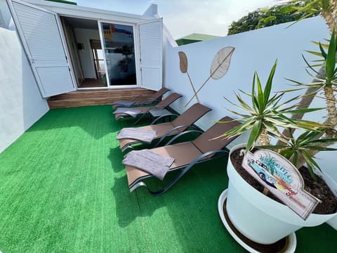 Sea View Bungalow with Communal Pool, Terrace/patio