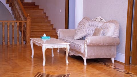 Badamdar Ist Hotel, Interior entrance