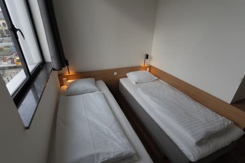 Robertas Society, Room