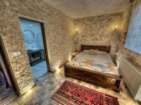 Panda Stone House, Room