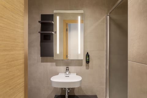 B&B HOTEL Como Baradello, Bathroom