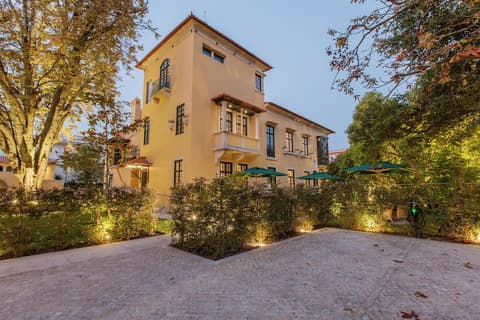 Palacete Severo, Front of property