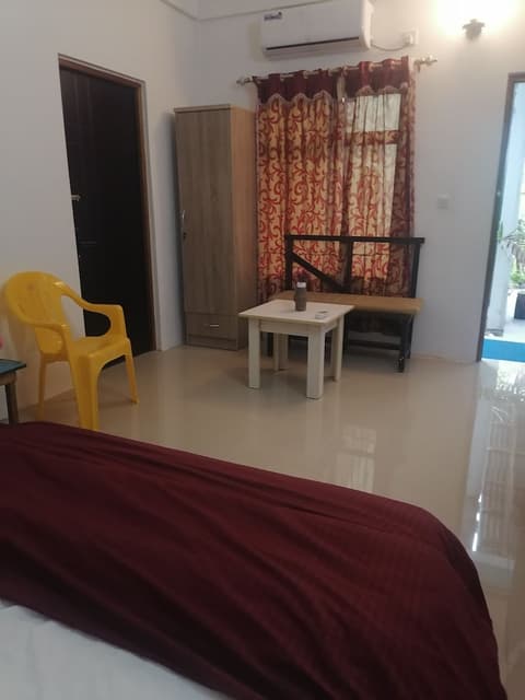 The Rose Garden House, Room