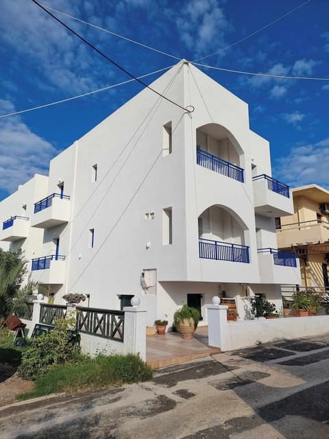 Ilios Suites, Front of property