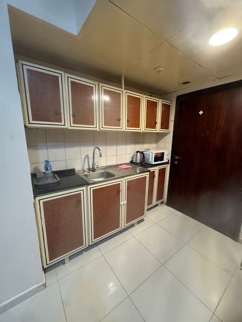 Furnished Studio Appartment in Burdubai, Private kitchen