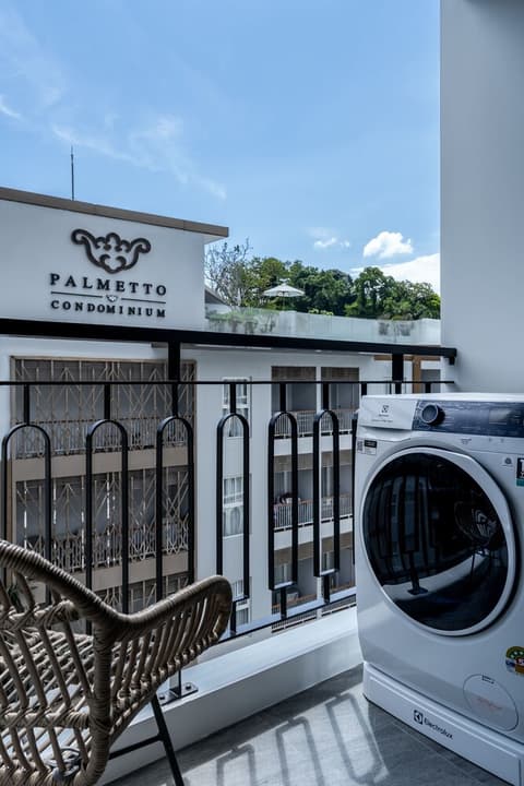 Palmetto Park Residence, Balcony