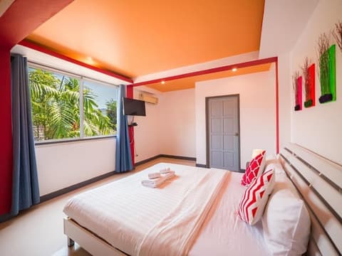 Lemon House apartment, Room