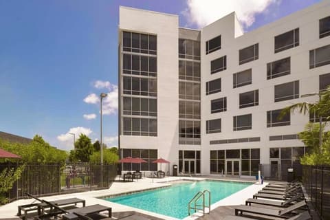 Kompose Boutique Hotel Miami Airport, Pool