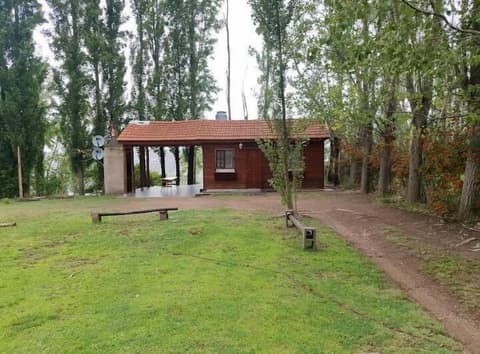 Cabañas Mendoza, Front of property