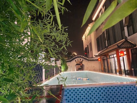 Shanghai Monegative Time Garden Hotel, Exterior