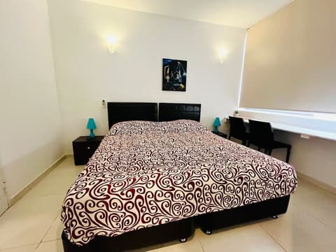 8Villa, Room