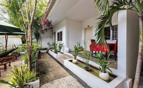 Green Boutique, Exterior