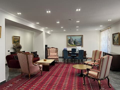 Plaza Viktoria Hotel Yerevan, Reception