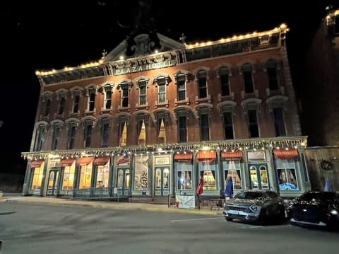 Historic Plaza Hotel, Exterior
