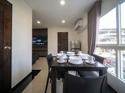 Samutprakarn Hotel, Living area