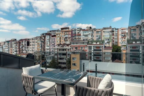 Hampton By Hilton Istanbul Sisli, Terrace/patio