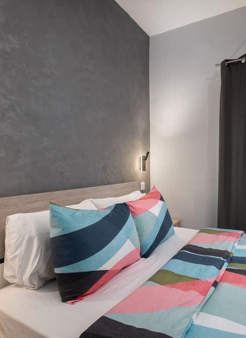 Modern Ensuite Rooms Near Balluta Bay, Room