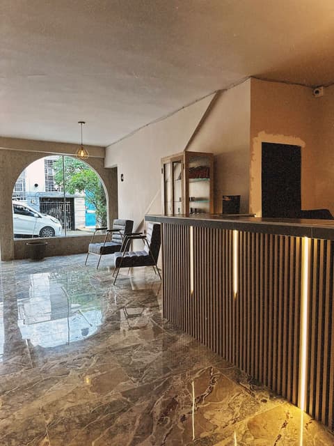 History Center Hotel, Reception