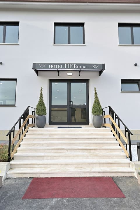 Hotel HE Roma, Front of property
