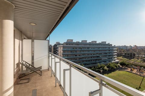 Port Forum Apartments By Olala Homes, Terrace/patio