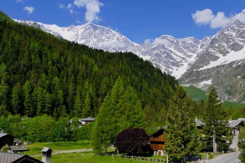 Dream hotel, Exterior