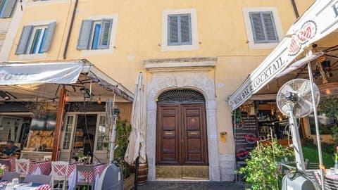 CAMPO DE' FIORI PINKY HOUSE, Exterior