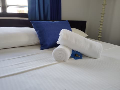 Roche Kerlan Apartments, Room