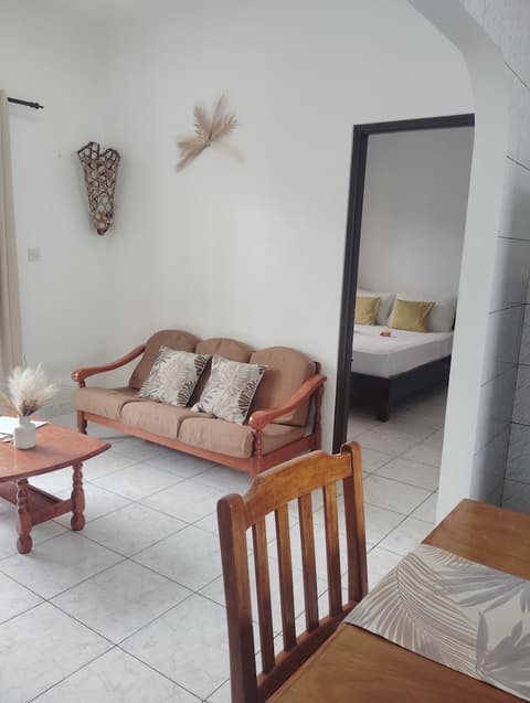 Roche Kerlan Apartments, Living room