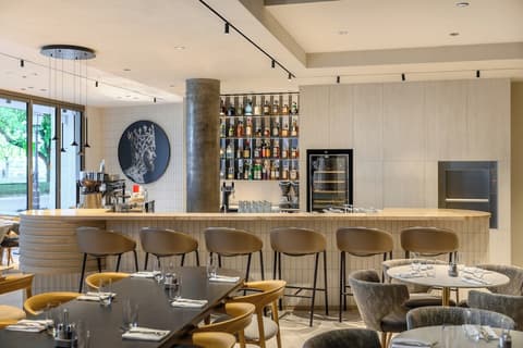 Leon Hotel & Lounge, Restaurant